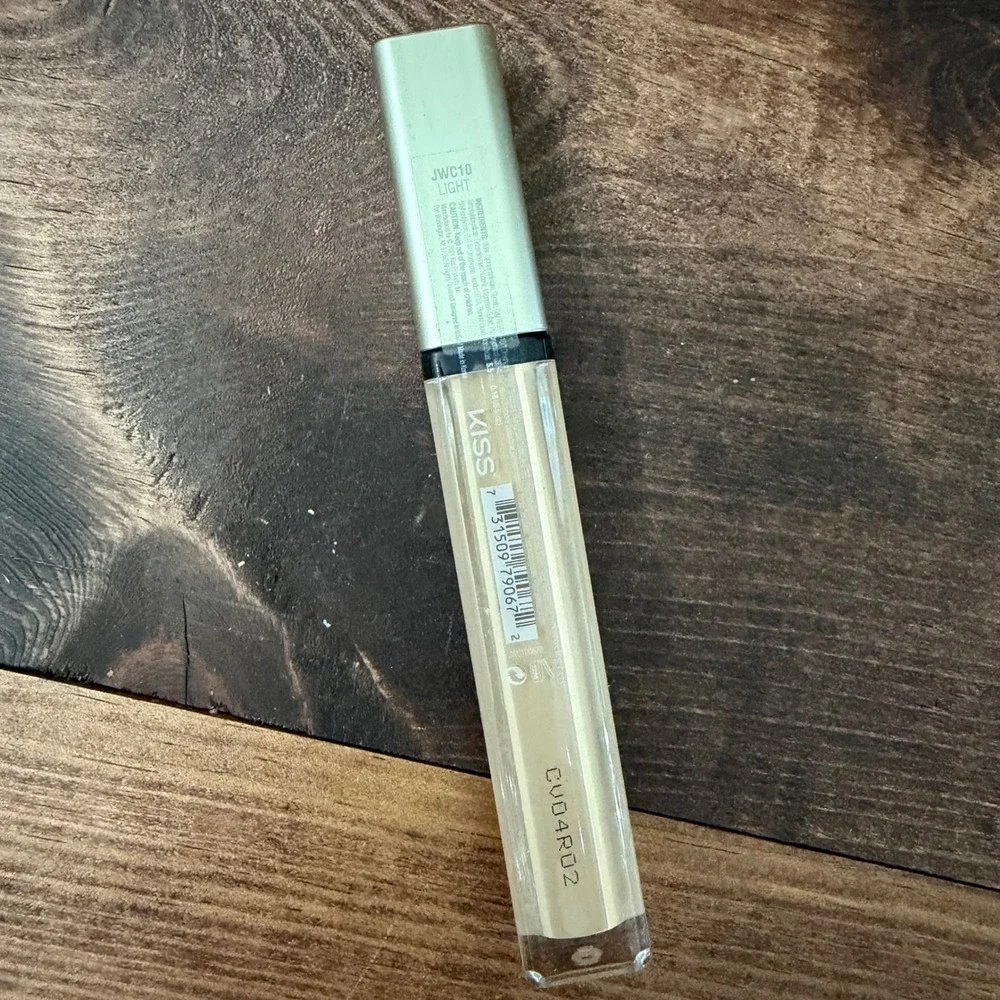 KISS Wand Me Up Concealer Light JWC10 Liquid Face Makeup 0.18 fl oz New Sealed